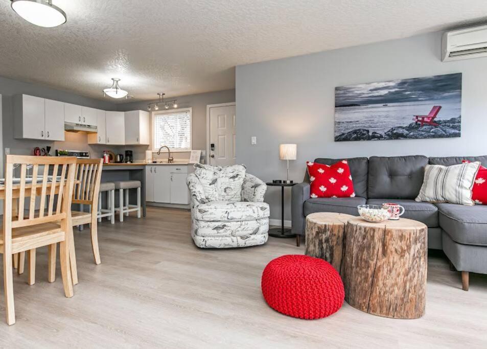 Lovely 2 Bedroom Suite Steps From The Beach Victoria Exterior photo