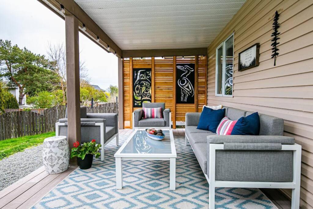 Lovely 2 Bedroom Suite Steps From The Beach Victoria Exterior photo